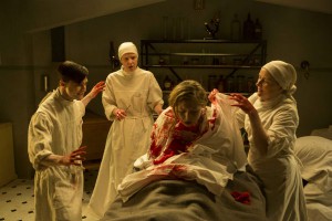 Szenenbild aus A Young Doctor's Notebook | &copy; polyband