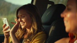 Szenenbild aus Ingrid Goes West | &copy; Universum Film